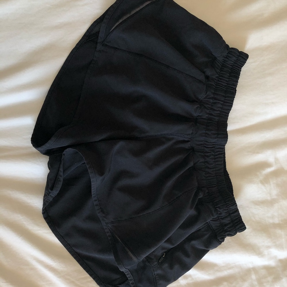 LULULEMON HOTTY HOT SHORT 2.5 INCH